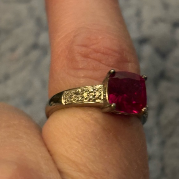 Ruby (Synthetic) with Diamond chips ( genuine) 925 stamped - Picture 6 of 12